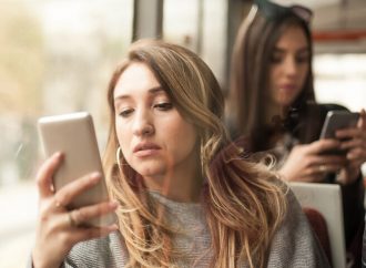 Άγχος, φόβος, διάσπαση προσοχής: Οι επιπτώσεις της κατάχρησης του smartphone