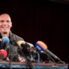 Ο Βαλασόπουλος του MEGA χάλασε τη φιέστα Βαρουφάκη στο Βερολίνο.