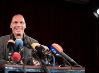 Ο Βαλασόπουλος του MEGA χάλασε τη φιέστα Βαρουφάκη στο Βερολίνο.