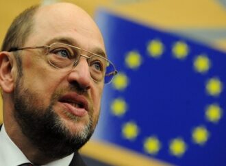 Προειδοποίηση Σουλτς: Πάρκινγκ προσφύγων η Ελλάδα, αν έκλειναν τα σύνορα