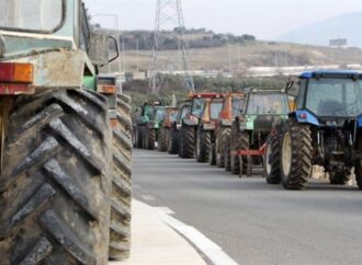 Σκληραίνουν τη στάση τους οι αγρότες μετά το ναυάγιο στη συνάντηση με Τσίπρα