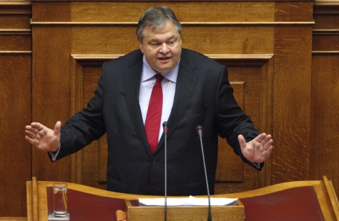 Βενιζέλος: Ο Τσίπρας τελεί υπό την κηδεμονία της Μέρκελ και του Ολαντ