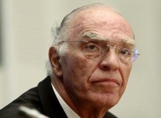 Σφοδρή επίθεση Λεβέντη σε Παυλόπουλο: Να καταλάβει ότι δεν είναι υπάλληλος του Τσίπρα