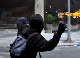 Eπιθέσεις με μολότοφ στα γραφεία του ΠΑΣΟΚ, την γ.γ. Εμπορίου και το υπ. Πολιτισμού