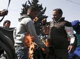Πρόσφυγες προσπάθησαν να αυτοπυρποληθούν στην Ειδομένη