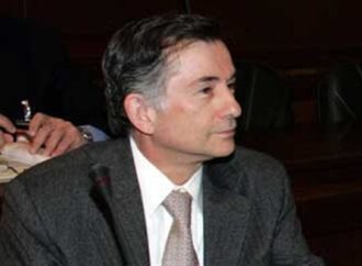 Ο οικονομολόγος Γιώργος Κουρής αποδομεί τον ΣΥΡΙΖΑ
