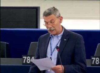 Ο Σούλτς απέβαλε από το ευρωκοινοβούλιο ευρωβουλευτή της ΧΑ