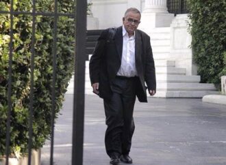 Ζουράρις, «Βρυξελοκοπρίτες», Μουζάλας και… μπάχαλο στα κόμματα
