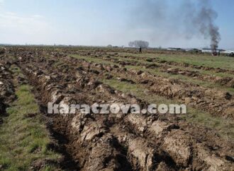 Oργωσαν περιοχή, για να μη γίνει κέντρο υποδοχής προσφύγων, σε χωριό στην Πέλλα