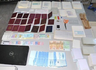 Εξαρθρώθηκε κύκλωμα διακίνησης πλαστών εγγράφων