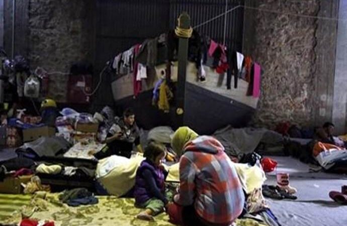 Έκτακτη σύσκεψη για να αποσυμφορηθεί ο Πειραιάς από μετανάστες