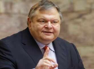 Βενιζέλος: Η κυβέρνηση νέμεται την εξουσία και δεν σέβεται τίποτα