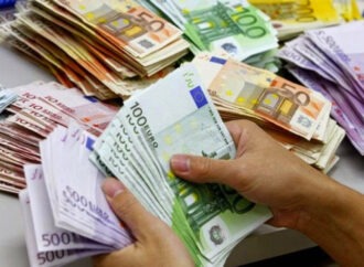 Τα “σπασμένα” άλλων πληρώνουν οι Έλληνες φορολογούμενοι