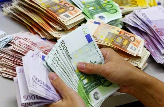 Τα “σπασμένα” άλλων πληρώνουν οι Έλληνες φορολογούμενοι