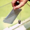 Public Issue: Ο Μητσοτάκης προηγείται του Τσίπρα