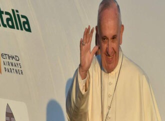 Στη Λέσβο έφθασε ο Πάπας