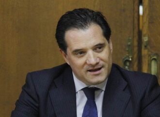 Ύμνοι Γεωργιάδη στον Παπασταύρου