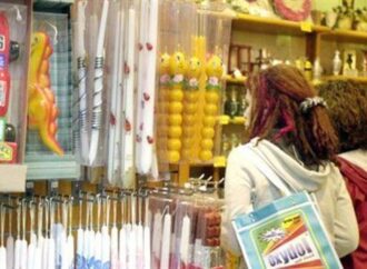 To εορταστικό ωράριο των καταστημάτων – Ανοιχτά την Κυριακή τα μαγαζιά