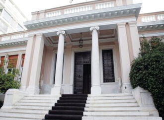 Μαξίμου: Για όλα φταίνε οι άλλοι – Επικοινωνιακά ‘παιχνίδια” μέχρι τέλος