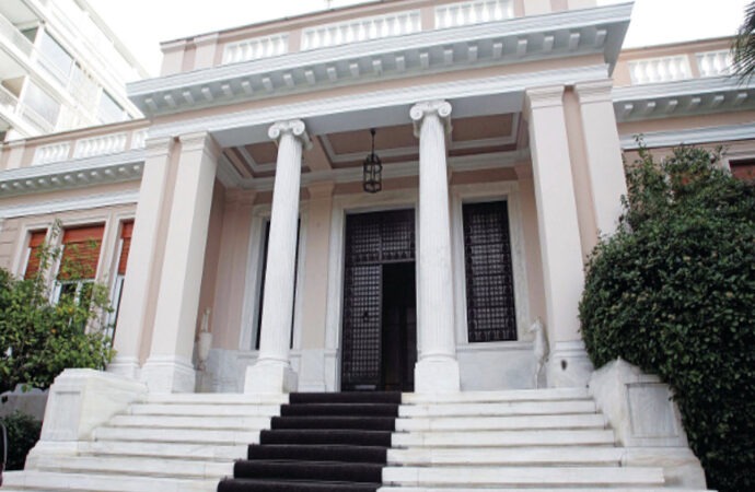 Μαξίμου: Για όλα φταίνε οι άλλοι – Επικοινωνιακά ‘παιχνίδια” μέχρι τέλος