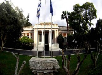 Φέρνουν νομοσχέδια που δεν θα ψηφίσουν-Πώς αντιδρούν «θεσμοί» και ΔΝΤ