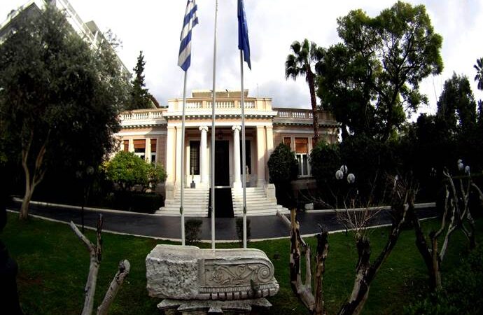 Φέρνουν νομοσχέδια που δεν θα ψηφίσουν-Πώς αντιδρούν «θεσμοί» και ΔΝΤ