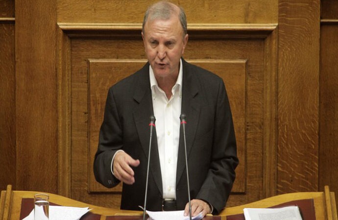 Ο Παπαδόπουλος (ΣΥΡΙΖΑ) απειλεί να παραιτηθεί για  ΦΠΑ στο 24%