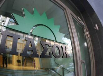 ΠΑΣΟΚ: Εκθέτουν τη χώρα διεθνώς, να παραιτηθεί ο πρωθυπουργός