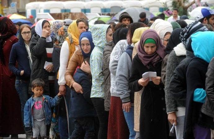 Πειραιάς: 3.800 οι πρόσφυγες-700 μεταφέρθηκαν στον Σκαραμαγκά