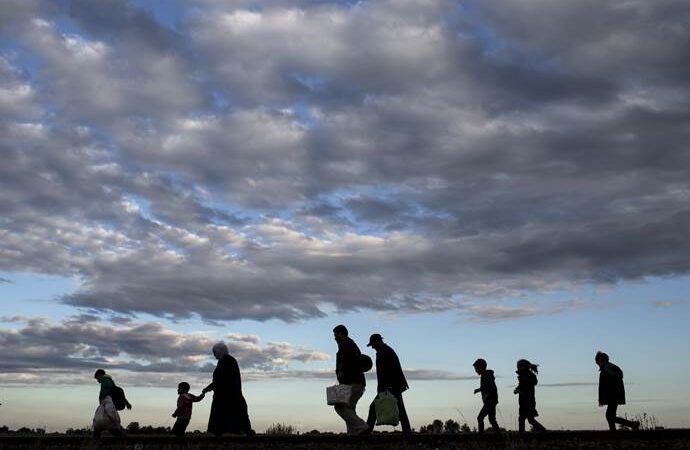 Σε 53.666 υπολογίζονται οι πρόσφυγες και μετανάστες