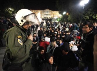 Πρόσφυγες επιχείρησαν να στήσουν σκηνές στο Σύνταγμα