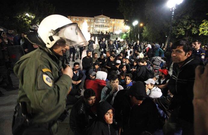 Πρόσφυγες επιχείρησαν να στήσουν σκηνές στο Σύνταγμα