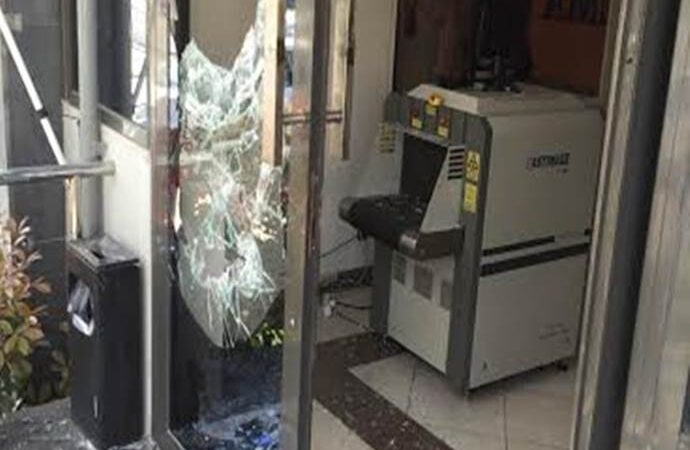 Ξανακτύπησε ο “Ρουβίκωνας”
