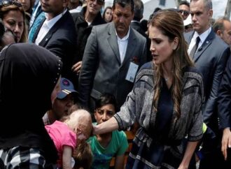 Βασίλισσα Ράνια: Σε κλίμα συγκίνησης ολοκληρώθηκε η επίσκεψη της στη Λέσβο (βίντεο)