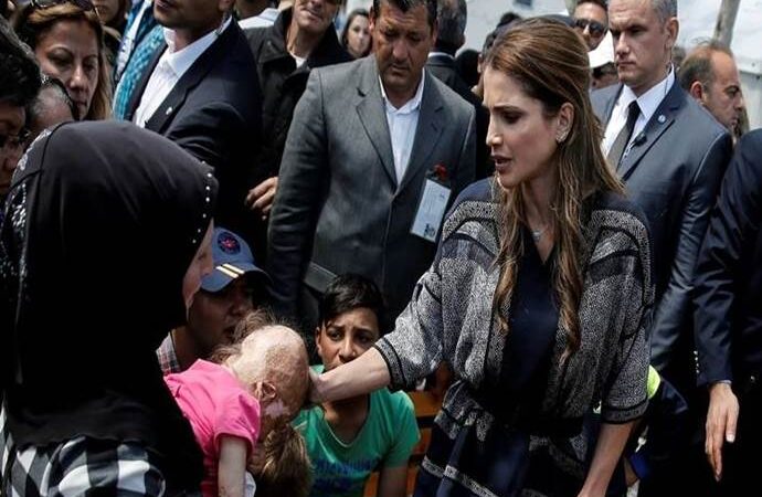 Βασίλισσα Ράνια: Σε κλίμα συγκίνησης ολοκληρώθηκε η επίσκεψη της στη Λέσβο (βίντεο)