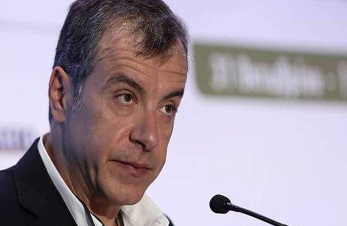 Μείωση του μπόνους και σπάσιμο περιφερειών προτείνει ο Θεοδωράκης για τον εκλογικό νόμο
