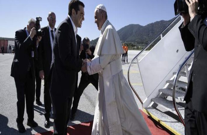 Τσίπρας στο CNN: Η επίσκεψη του Πάπα αναδεικνύει την παγκόσμια διάσταση του προσφυγικού