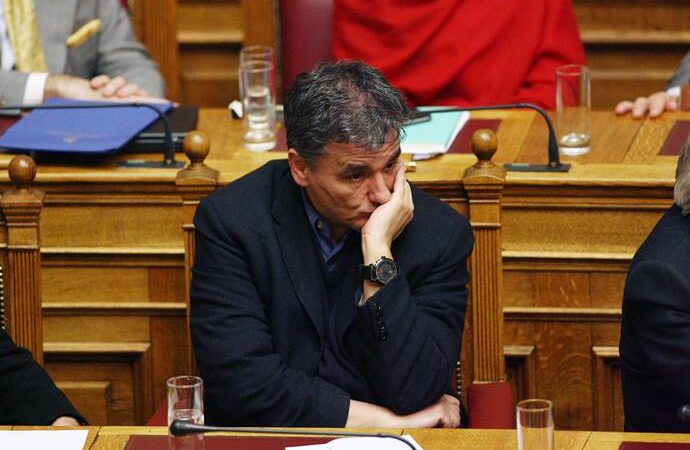 Μένει ή φεύγει ο Τσακαλώτος από την κυβέρνηση;