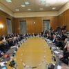 Ξεθάρρεψε η Κυβέρνηση κι επιμένει σε συμβιβαστική λύση για μέτρα και χρέος