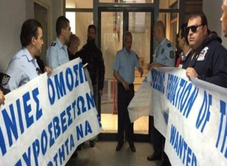 Aστυνομικοί έκαναν κατάληψη στα γραφεία του ΣΥΡΙΖΑ