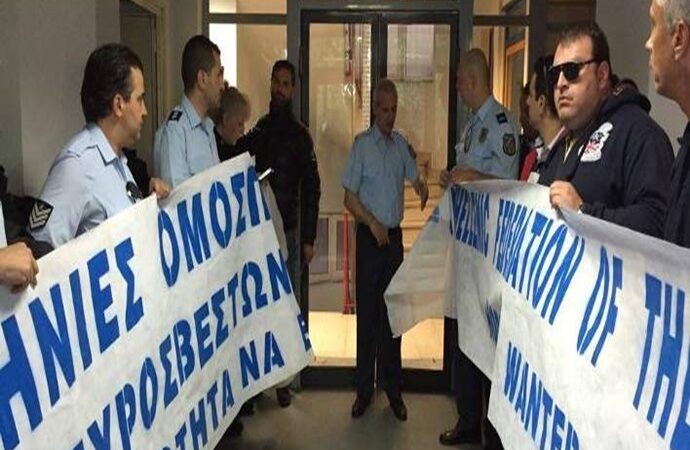 Aστυνομικοί έκαναν κατάληψη στα γραφεία του ΣΥΡΙΖΑ