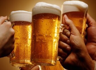 Μπύρα: «Ένα ποτήρι την ημέρα, τον γιατρό τον κάνει πέρα»