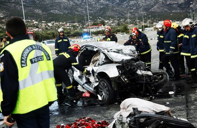 Σοκ προκαλούν οι εικόνες από το τροχαίο δυστύχημα στην Κινέττα
