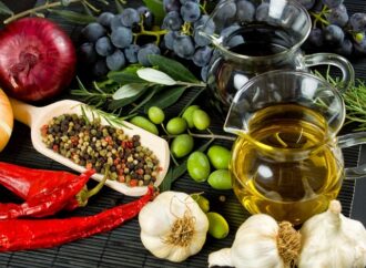 Στροφή στη μεσογειακή διατροφή για τους Ελληνες