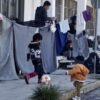 Μαζική απεργία πείνας προσφύγων στο Ελληνικό – Άθλιες συνθήκες διαβίωσης
