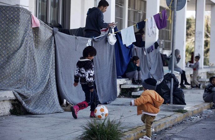 Μαζική απεργία πείνας προσφύγων στο Ελληνικό – Άθλιες συνθήκες διαβίωσης