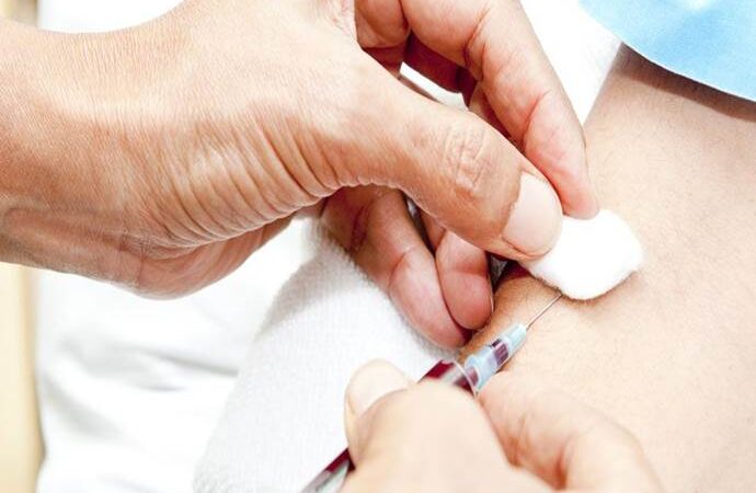 Ξεκινούν μαζικοί εμβολιασμοί μεταναστών