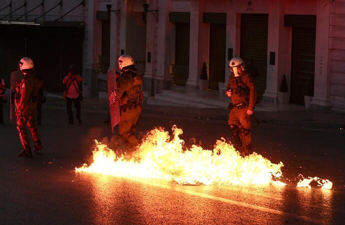 Προσαγωγές από την ΕΛ.ΑΣ για τα επεισόδια στο Σύνταγμα