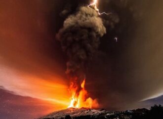 Αίτνα: Εντυπωσιακό βίντεο και εικόνες από την έκρηξη