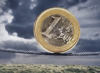 Φορολογικό μαστίγωμα: Άμεσα ο φόρος σε μπύρα -τηλεφωνία χάριν των ειδικών μισθολογίων